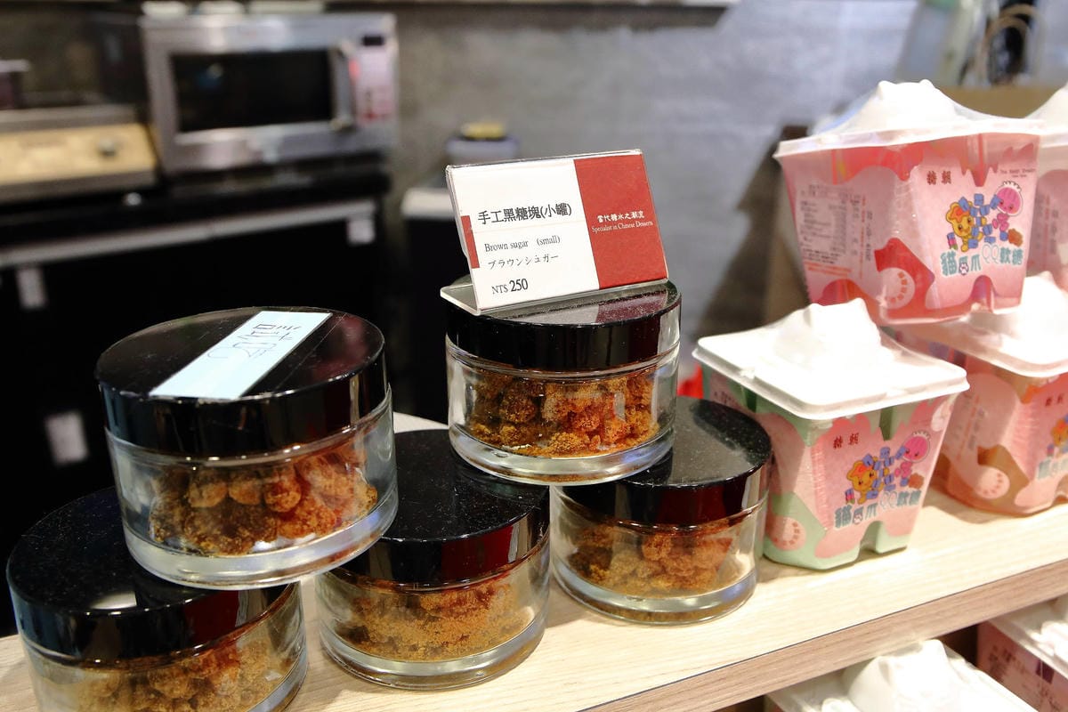 【食。台北】糖朝甜品舖The Sweet Dynasty〜台北101美食街新開幕！香港甜品的逆襲，好喝好拍好好玩的手搖飲，每一杯都想喝！