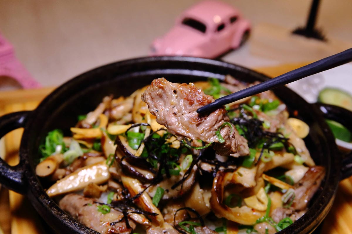 【食。新竹】私嚐の吃飯〜新竹寵物友善餐聽。份量豪邁、創意十足的丼飯一吃就上癮！(寵物可落地+寵物餐)