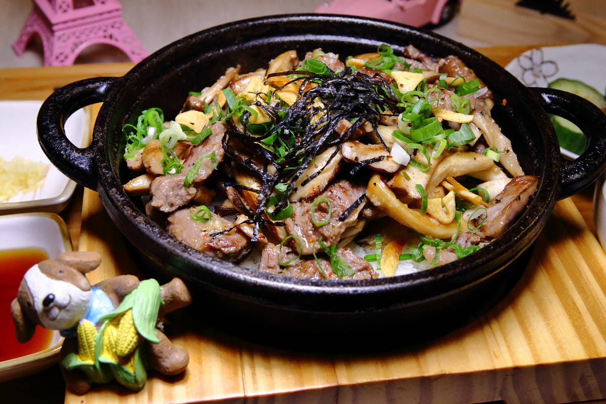 【食。新竹】私嚐の吃飯〜新竹寵物友善餐聽。份量豪邁、創意十足的丼飯一吃就上癮！(寵物可落地+寵物餐)