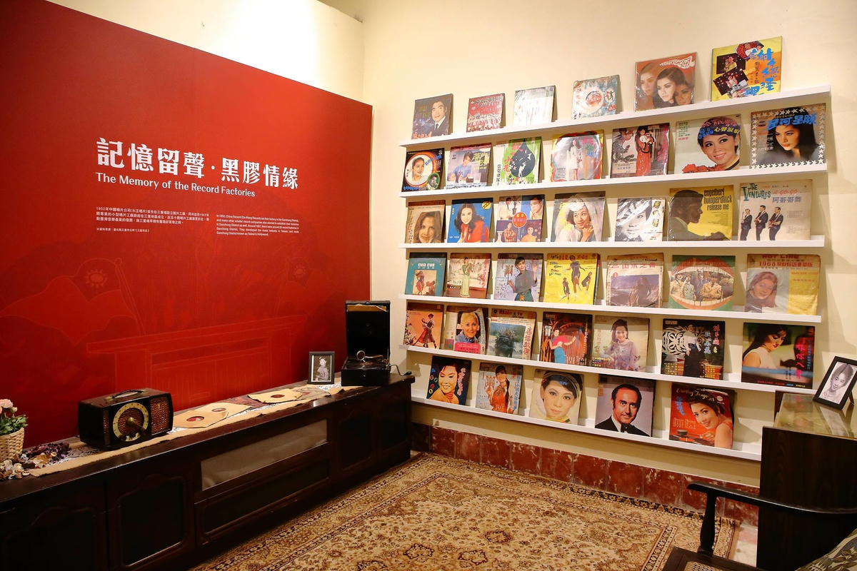 【遊。三重】空軍三重一村〜重新開園!重現空軍眷村,無料參觀親子活動,IG熱門打卡景點白天晚上都好拍照!