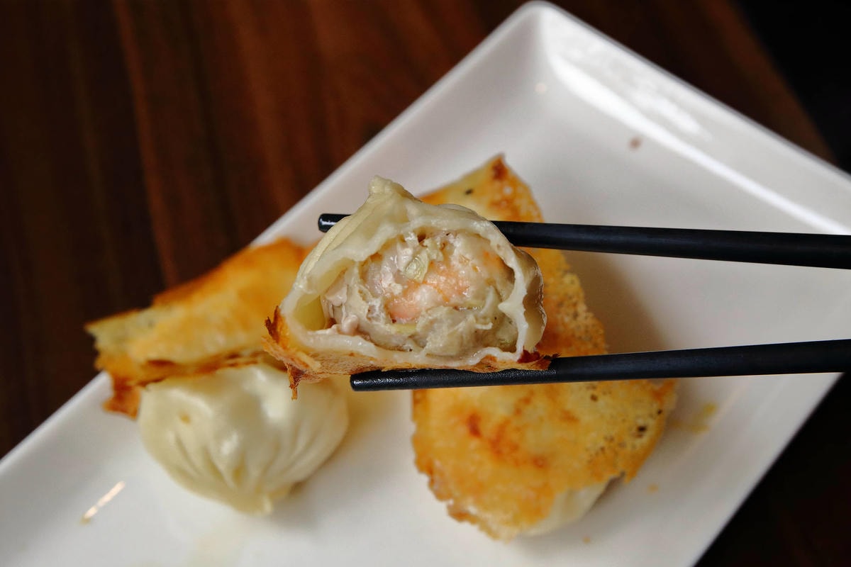 【食。台中】黃金張老甕東北酸菜鍋〜超人氣酸菜白肉鍋!雙人套餐、超值優惠,道地的東北口味,零負評!