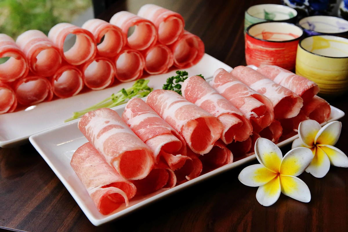 【食。台中】黃金張老甕東北酸菜鍋〜超人氣酸菜白肉鍋!雙人套餐、超值優惠,道地的東北口味,零負評!