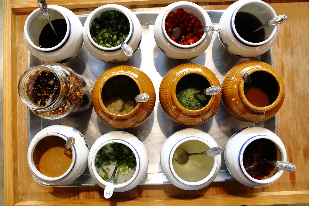 【食。台中】黃金張老甕東北酸菜鍋〜超人氣酸菜白肉鍋!雙人套餐、超值優惠,道地的東北口味,零負評!