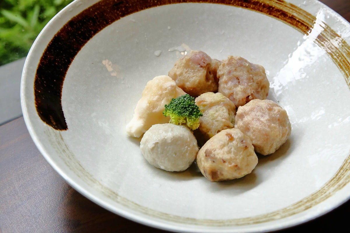 【食。台中】黃金張老甕東北酸菜鍋〜超人氣酸菜白肉鍋!雙人套餐、超值優惠,道地的東北口味,零負評!