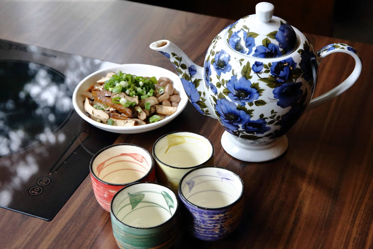 【食。台中】黃金張老甕東北酸菜鍋〜超人氣酸菜白肉鍋!雙人套餐、超值優惠,道地的東北口味,零負評!