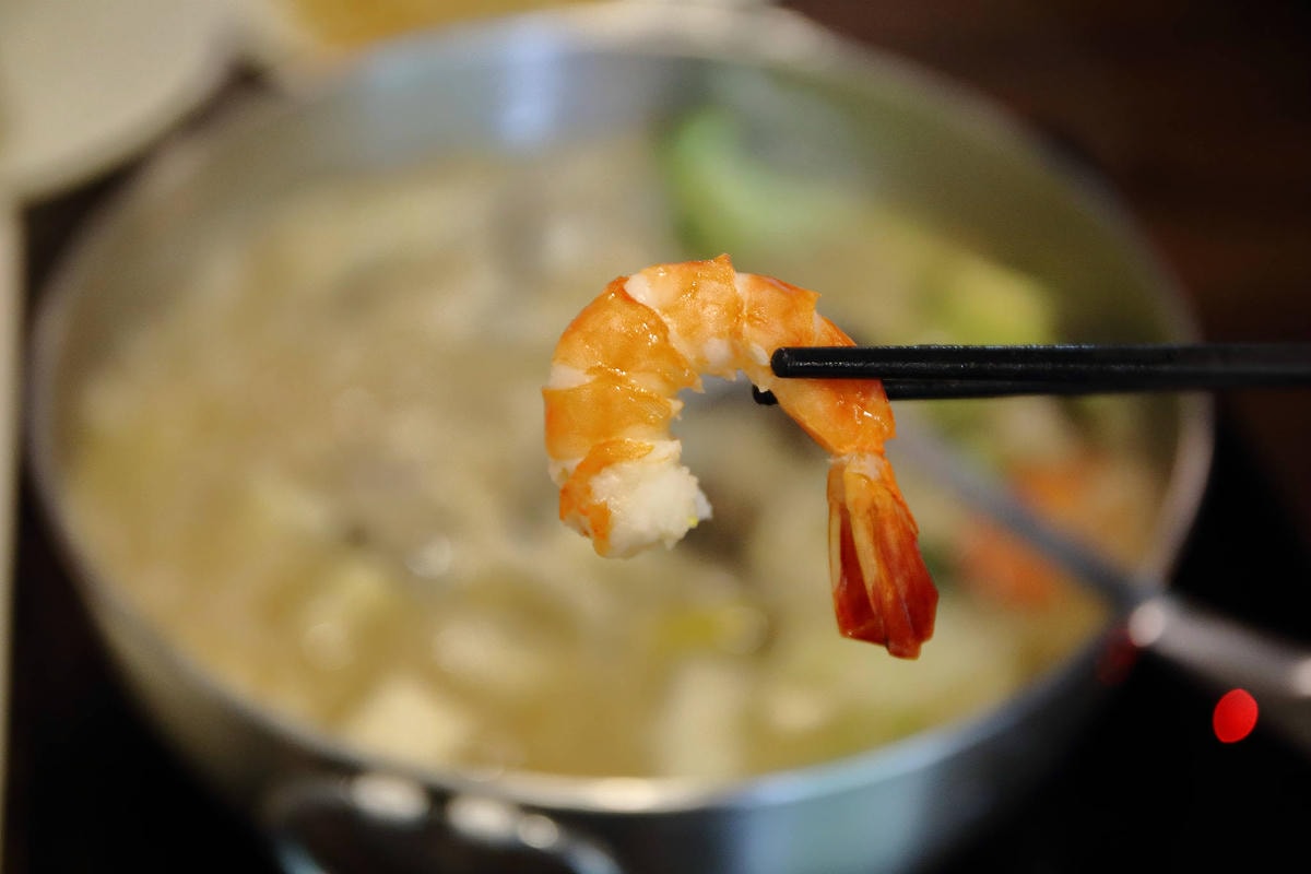 【食。台中】黃金張老甕東北酸菜鍋〜超人氣酸菜白肉鍋!雙人套餐、超值優惠,道地的東北口味,零負評!