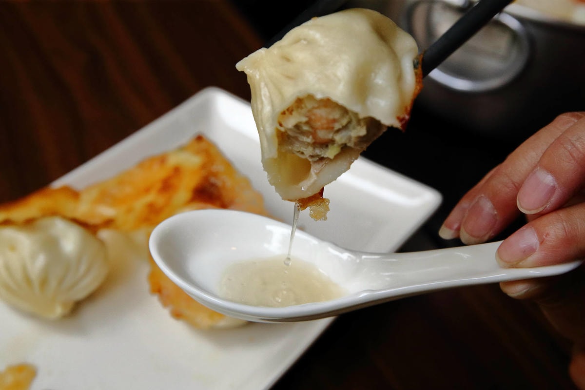 【食。台中】黃金張老甕東北酸菜鍋〜超人氣酸菜白肉鍋!雙人套餐、超值優惠,道地的東北口味,零負評!