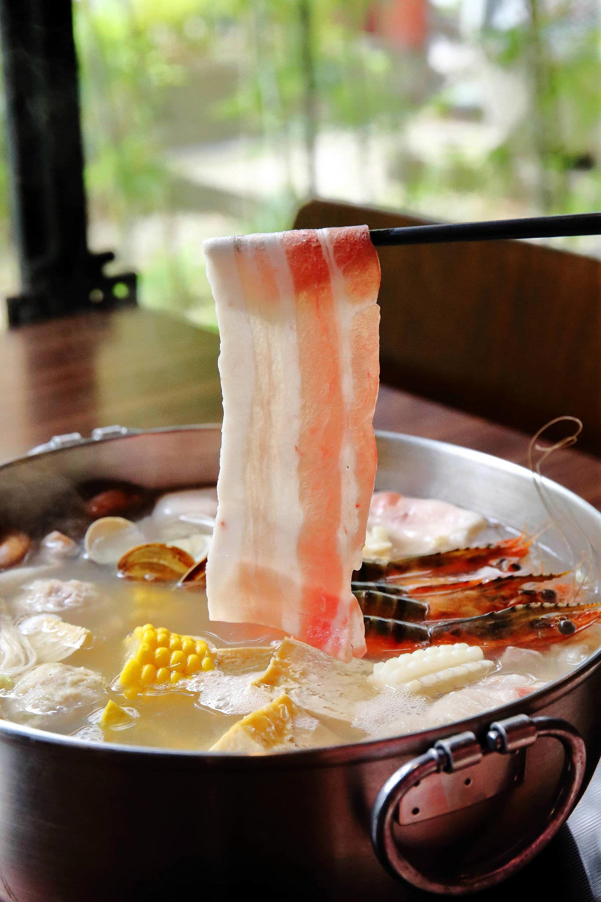 【食。台中】黃金張老甕東北酸菜鍋〜超人氣酸菜白肉鍋!雙人套餐、超值優惠,道地的東北口味,零負評!