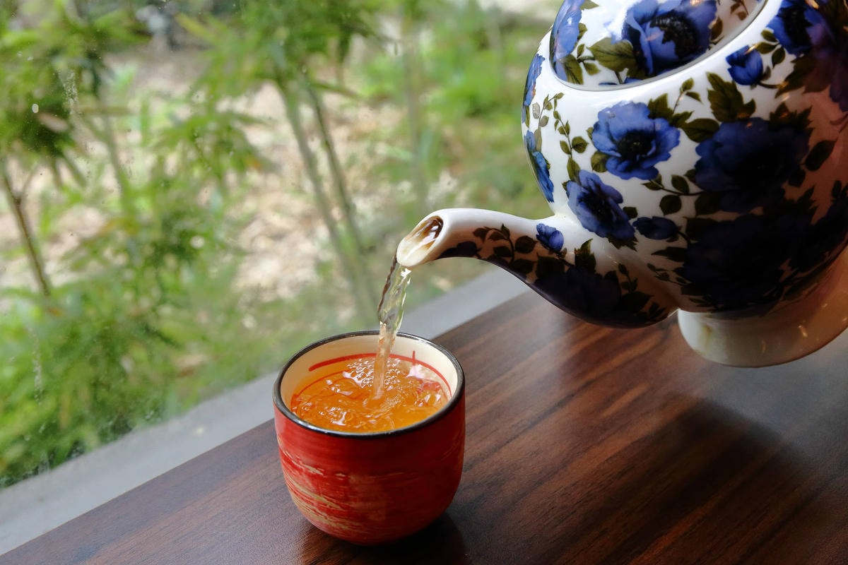 【食。台中】黃金張老甕東北酸菜鍋〜超人氣酸菜白肉鍋!雙人套餐、超值優惠,道地的東北口味,零負評!