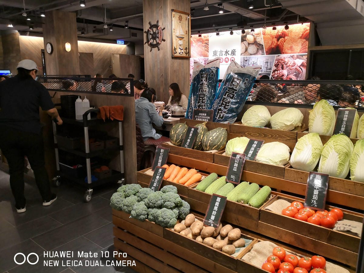 【食。萬華】東吉水產超市火鍋〜新開幕！萬華也有超市火鍋了，自助吧吃到飽，想吃什麼自己挑選！(已歇業)