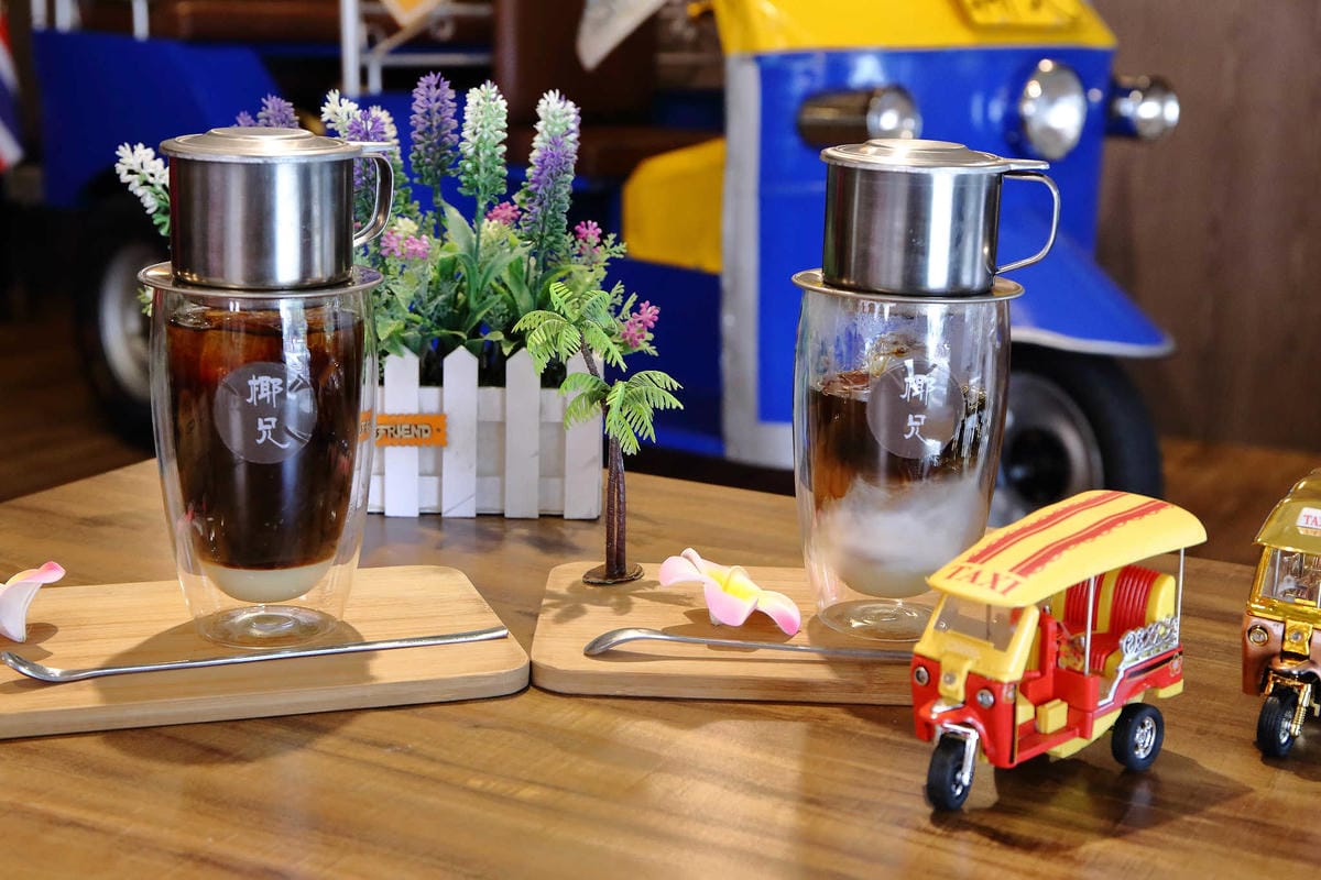 【食。台北】Coco Brother 椰兄-南京店〜新開幕！一秒飛到泰國！嘟嘟車美食之旅，泰酸泰辣泰好吃！（寵物友善餐聽）