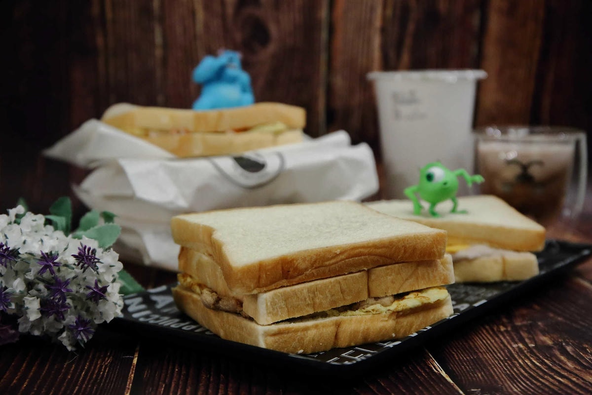 【食。中和】EVERYDAY CAFE廟口店〜現做吐司專賣。美好的早餐從這裡開始,爆量內餡每一口都大滿足!