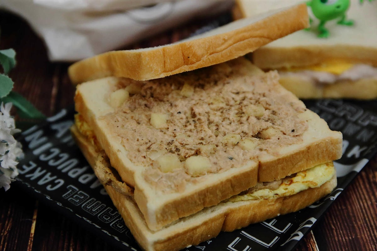 【食。中和】EVERYDAY CAFE廟口店〜現做吐司專賣。美好的早餐從這裡開始,爆量內餡每一口都大滿足!