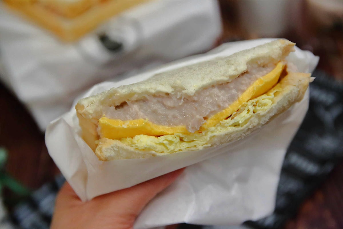 【食。中和】EVERYDAY CAFE廟口店〜現做吐司專賣。美好的早餐從這裡開始,爆量內餡每一口都大滿足!