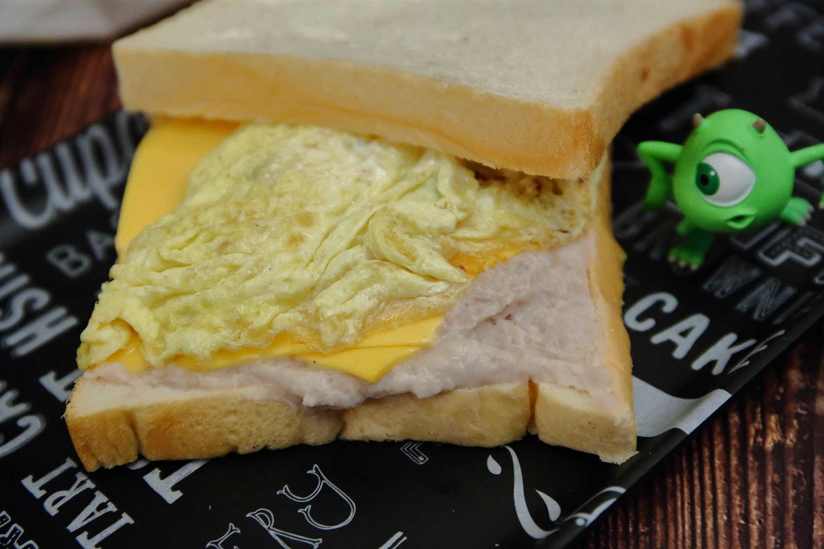 【食。中和】EVERYDAY CAFE廟口店〜現做吐司專賣。美好的早餐從這裡開始,爆量內餡每一口都大滿足!