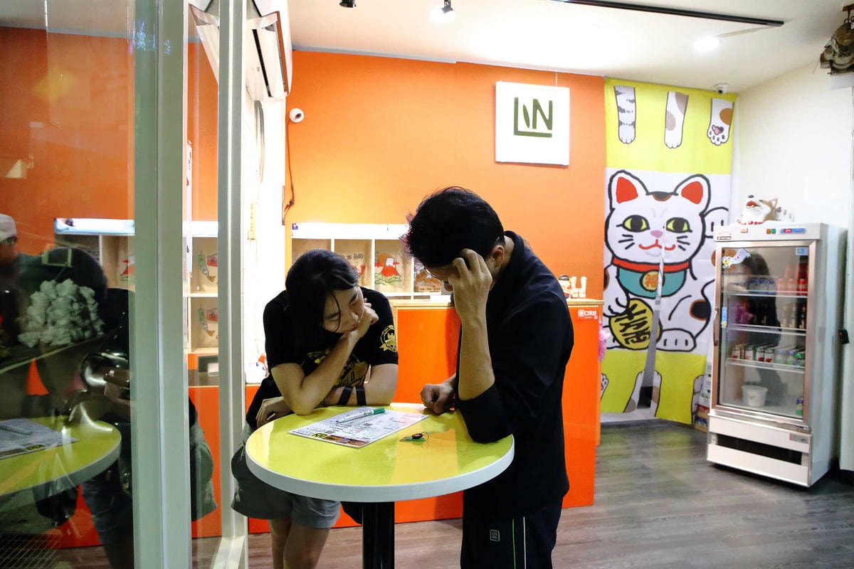 【食。三重】林太太手工石烤披薩貳號店-三重店〜蘆洲人氣PIZZA開來三重啦!還有「隱藏美食」 炸雞、泡泡冰,不管等多久就是要吃到!