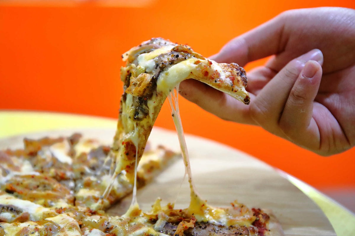 【食。三重】林太太手工石烤披薩貳號店-三重店〜蘆洲人氣PIZZA開來三重啦!還有「隱藏美食」 炸雞、泡泡冰,不管等多久就是要吃到!