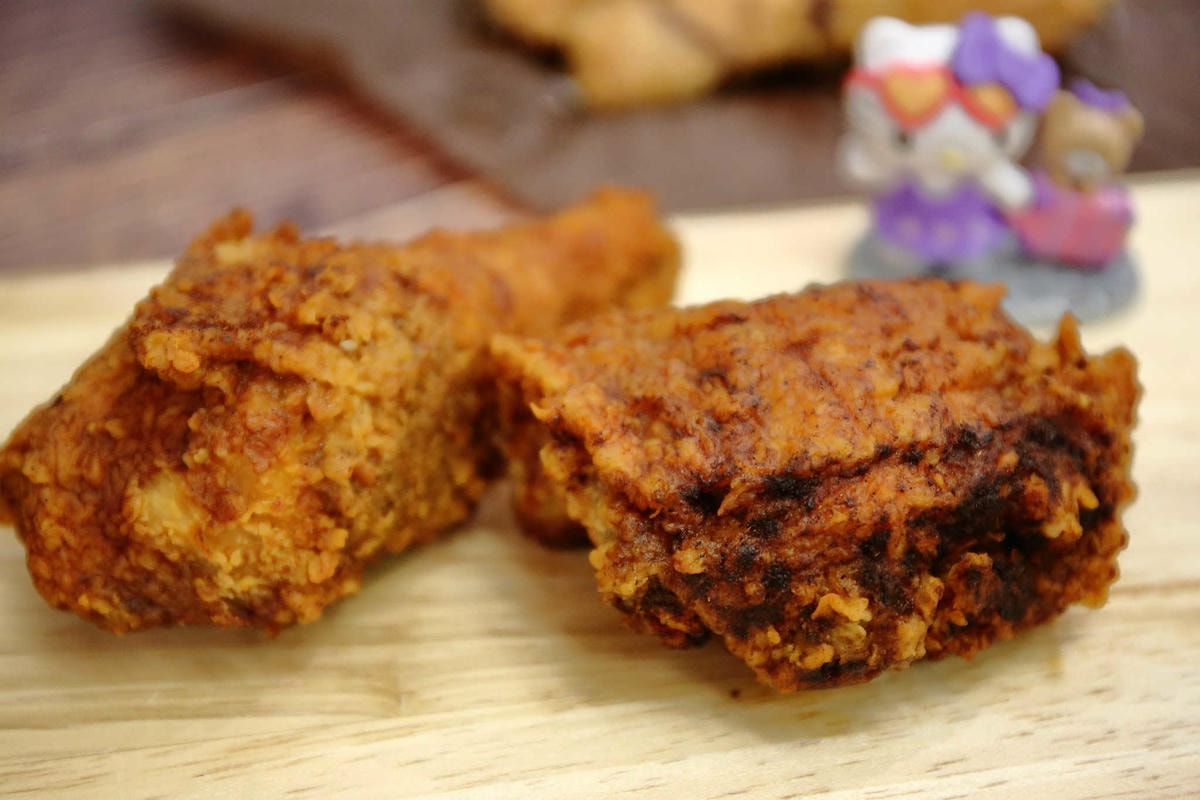 【食。三重】林太太手工石烤披薩貳號店-三重店〜蘆洲人氣PIZZA開來三重啦!還有「隱藏美食」 炸雞、泡泡冰,不管等多久就是要吃到!