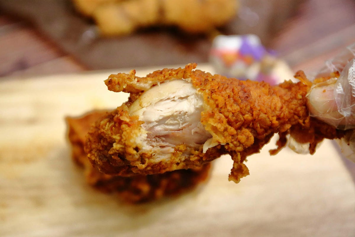 【食。三重】林太太手工石烤披薩貳號店-三重店〜蘆洲人氣PIZZA開來三重啦!還有「隱藏美食」 炸雞、泡泡冰,不管等多久就是要吃到!