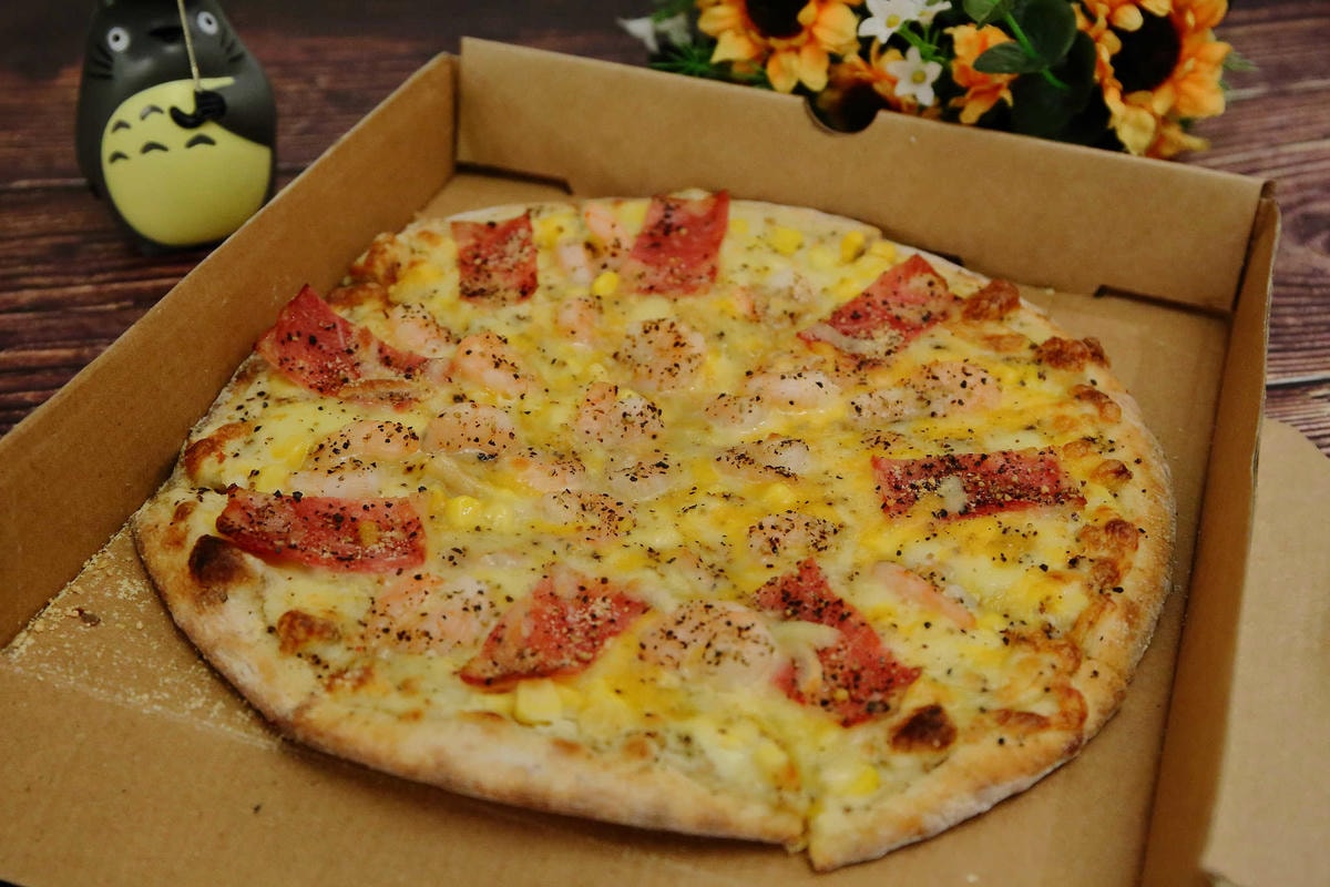 【食。三重】林太太手工石烤披薩貳號店-三重店〜蘆洲人氣PIZZA開來三重啦!還有「隱藏美食」 炸雞、泡泡冰,不管等多久就是要吃到!