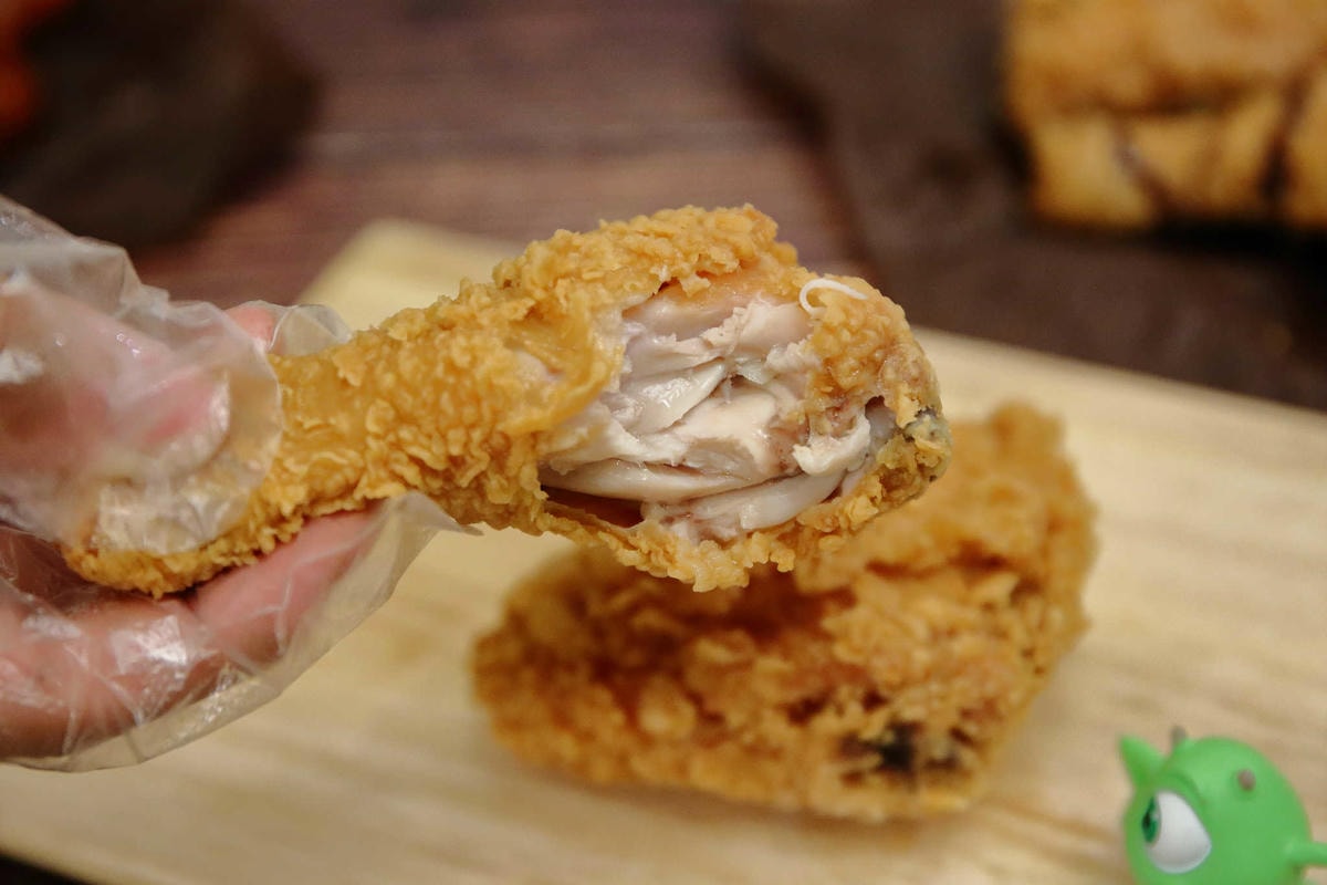 【食。三重】林太太手工石烤披薩貳號店-三重店〜蘆洲人氣PIZZA開來三重啦!還有「隱藏美食」 炸雞、泡泡冰,不管等多久就是要吃到!