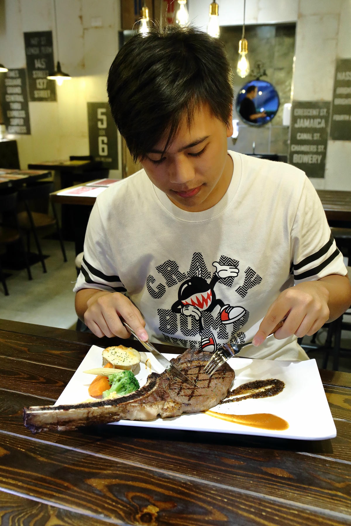【食。板橋】究極上火焰炙燒牛排〜肉食控必訪!美式工業風,平價老饕級牛排,意猶未盡的好滋味