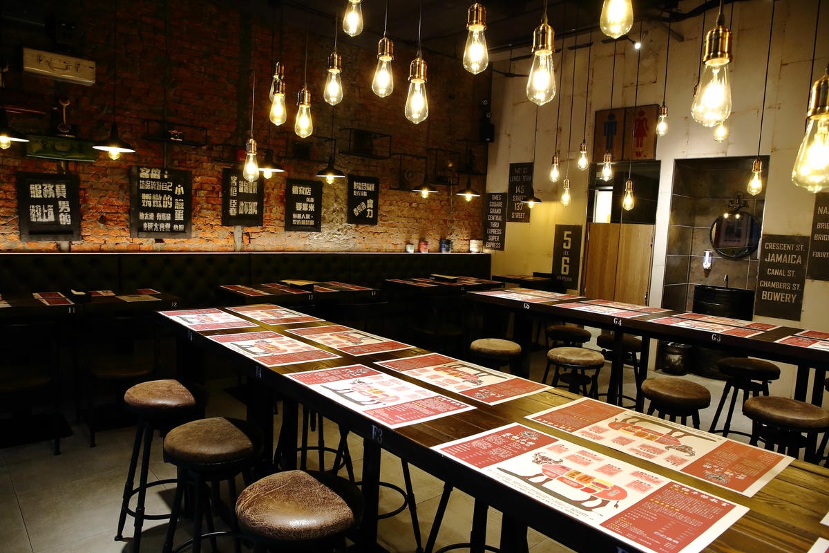 【食。板橋】究極上火焰炙燒牛排〜肉食控必訪!美式工業風,平價老饕級牛排,意猶未盡的好滋味