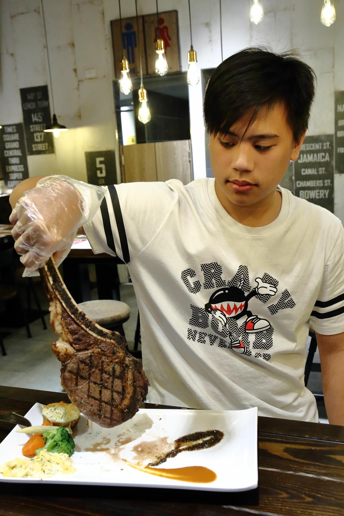 【食。板橋】究極上火焰炙燒牛排〜肉食控必訪!美式工業風,平價老饕級牛排,意猶未盡的好滋味