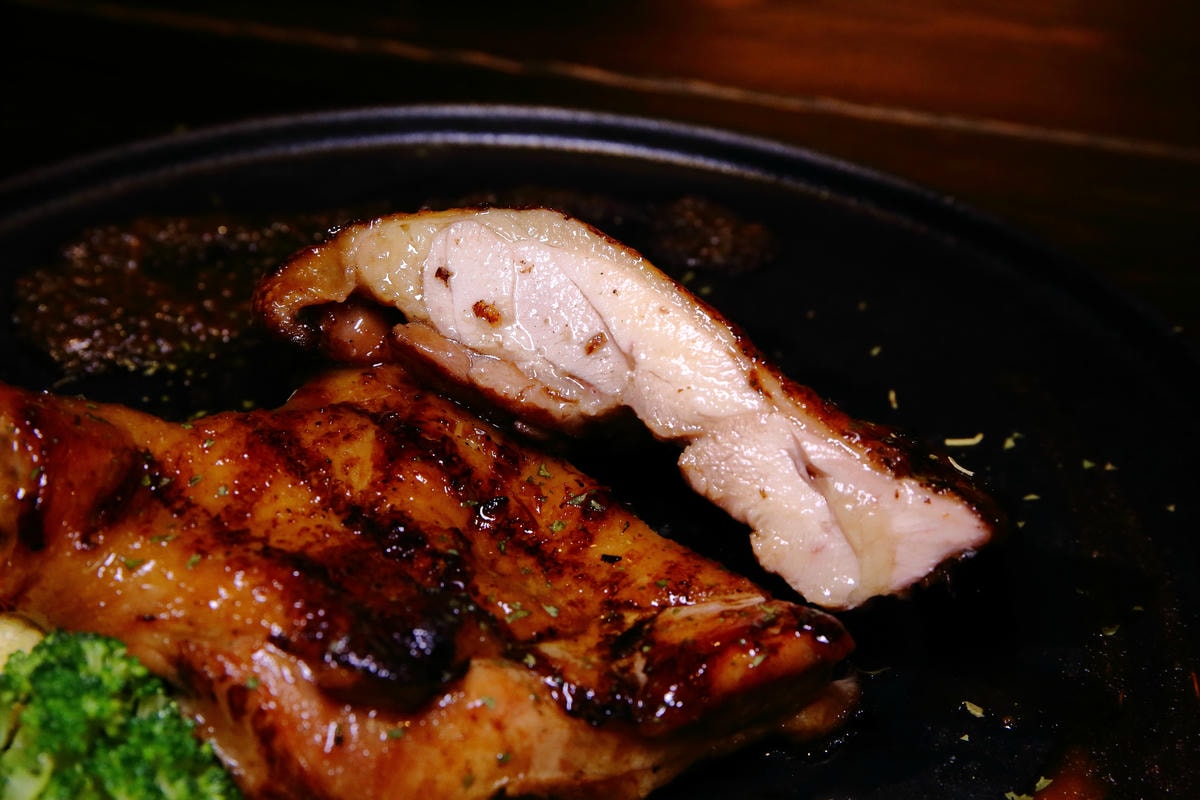 【食。板橋】究極上火焰炙燒牛排〜肉食控必訪!美式工業風,平價老饕級牛排,意猶未盡的好滋味