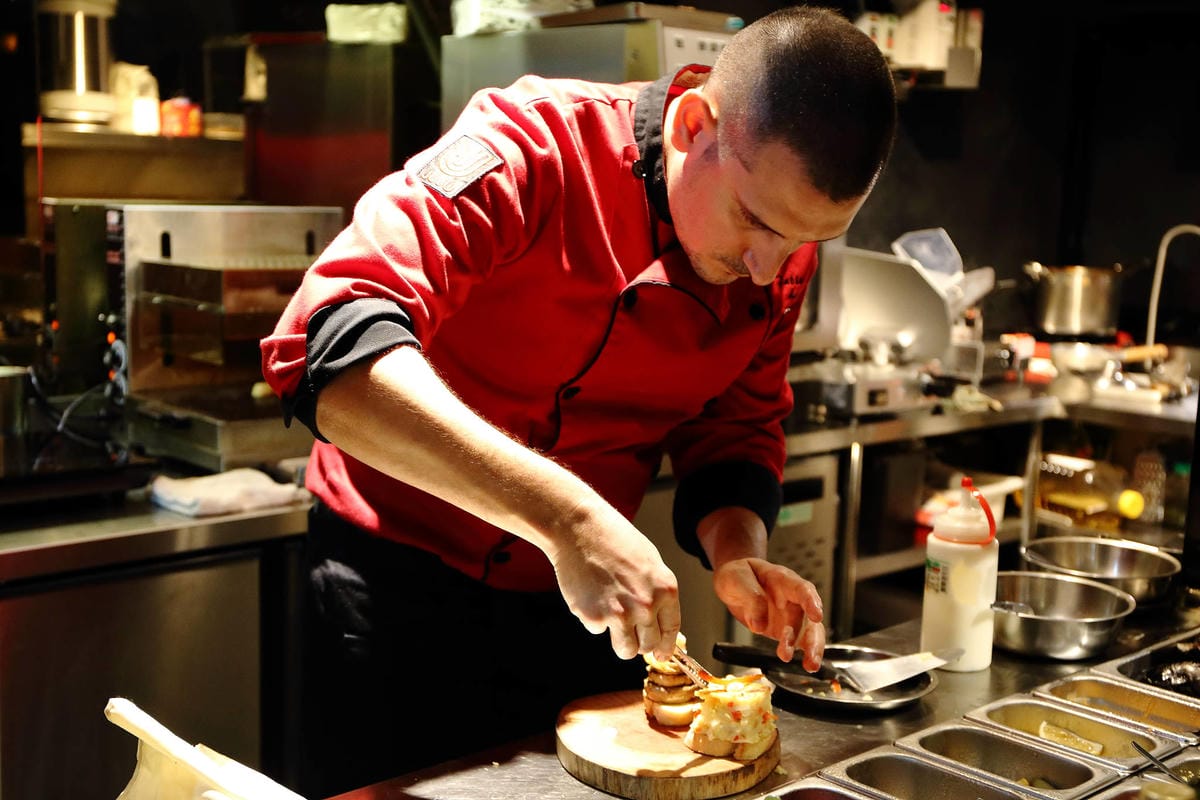 【食。台北】JUJU Spanish Gastrobar〜西班牙餐酒館。來自西班牙的帥氣型男主廚上菜，感受最道地的西班牙經典原味！