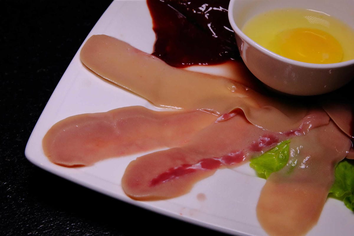 【食。板橋】東華川府重慶老火鍋〜正宗傳統重慶麻辣火鍋。重慶老師傅秘製鍋底，湯底麻、辣、鮮、香，怕辣的也敢吃！