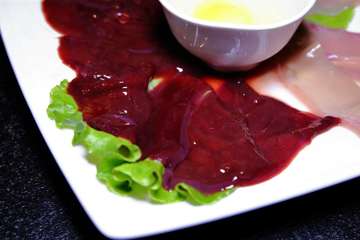 【食。板橋】東華川府重慶老火鍋〜正宗傳統重慶麻辣火鍋。重慶老師傅秘製鍋底，湯底麻、辣、鮮、香，怕辣的也敢吃！