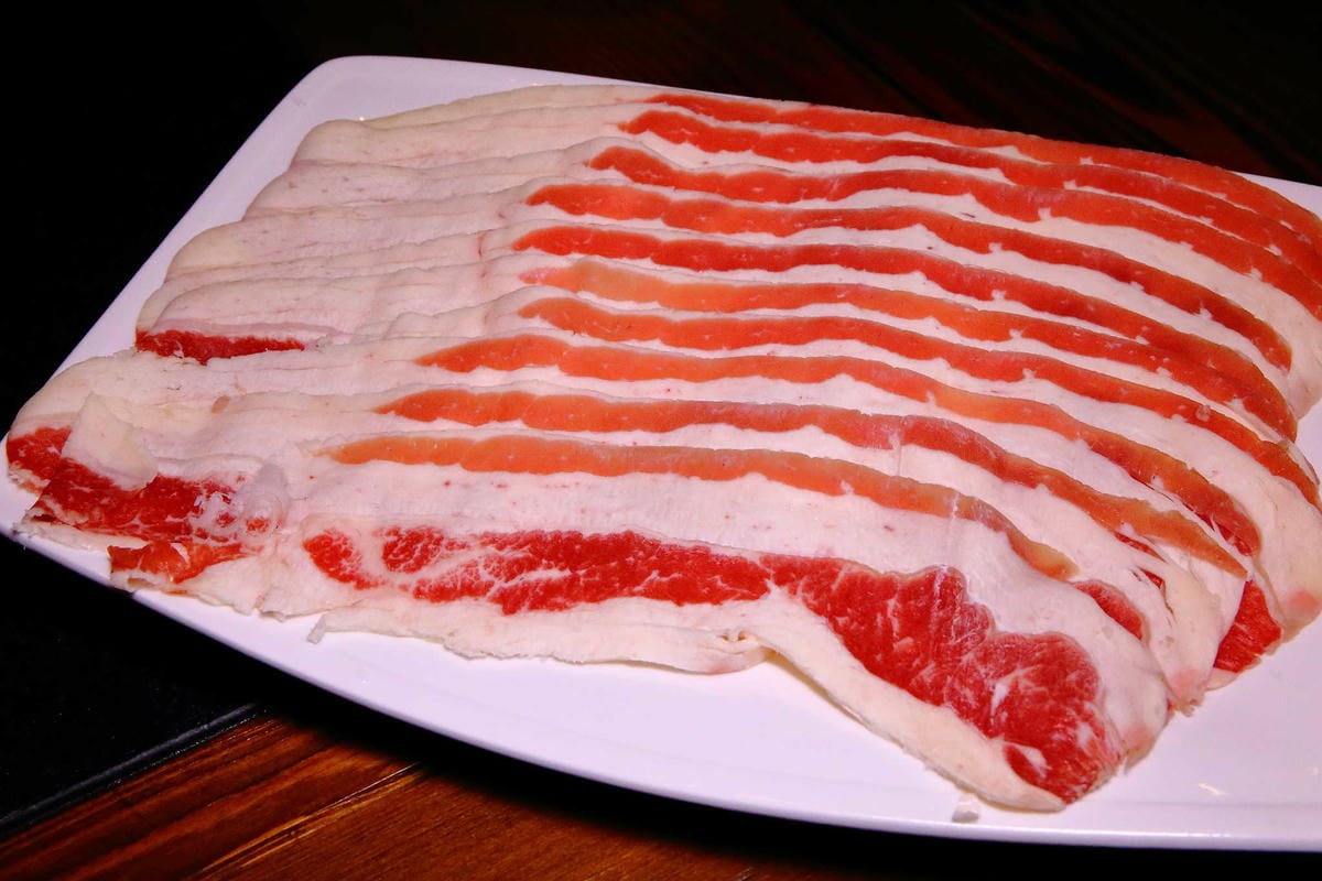 【食。板橋】東華川府重慶老火鍋〜正宗傳統重慶麻辣火鍋。重慶老師傅秘製鍋底，湯底麻、辣、鮮、香，怕辣的也敢吃！