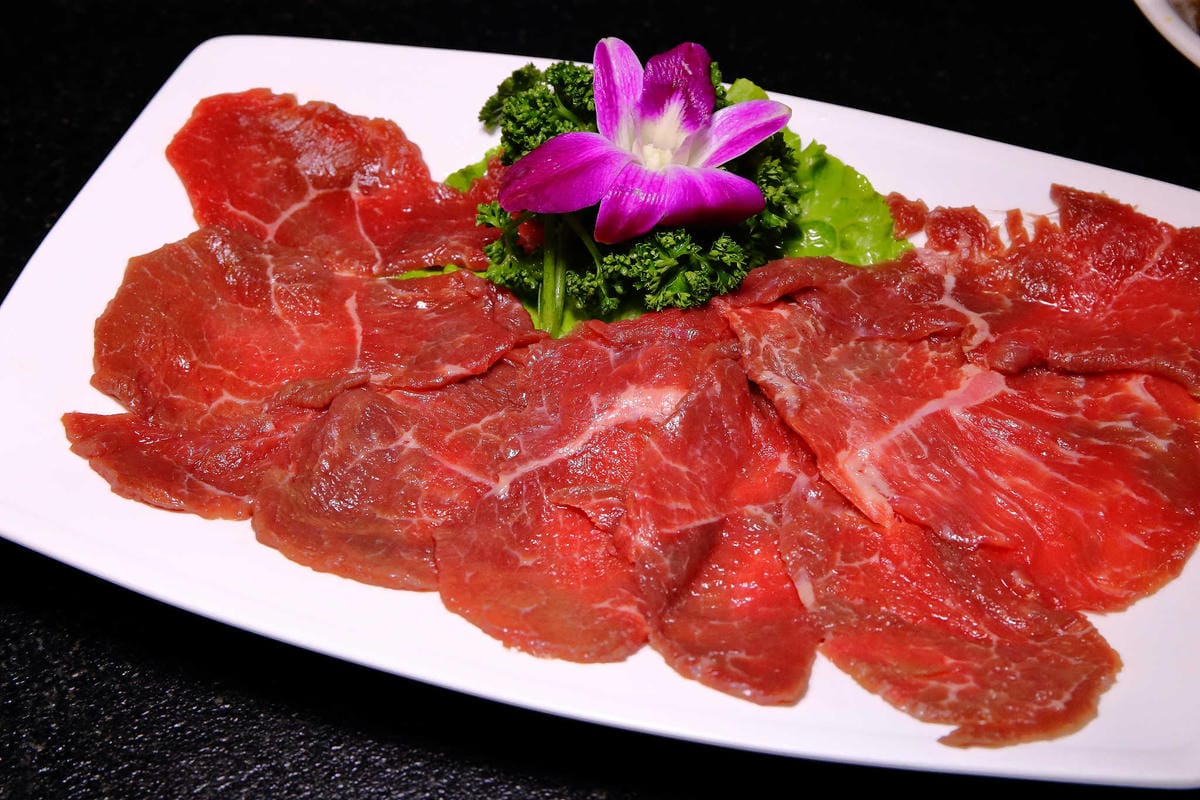 【食。板橋】東華川府重慶老火鍋〜正宗傳統重慶麻辣火鍋。重慶老師傅秘製鍋底，湯底麻、辣、鮮、香，怕辣的也敢吃！