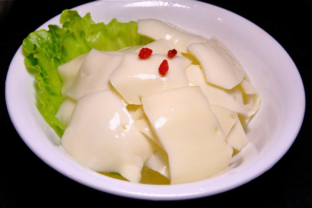 【食。板橋】東華川府重慶老火鍋〜正宗傳統重慶麻辣火鍋。重慶老師傅秘製鍋底，湯底麻、辣、鮮、香，怕辣的也敢吃！