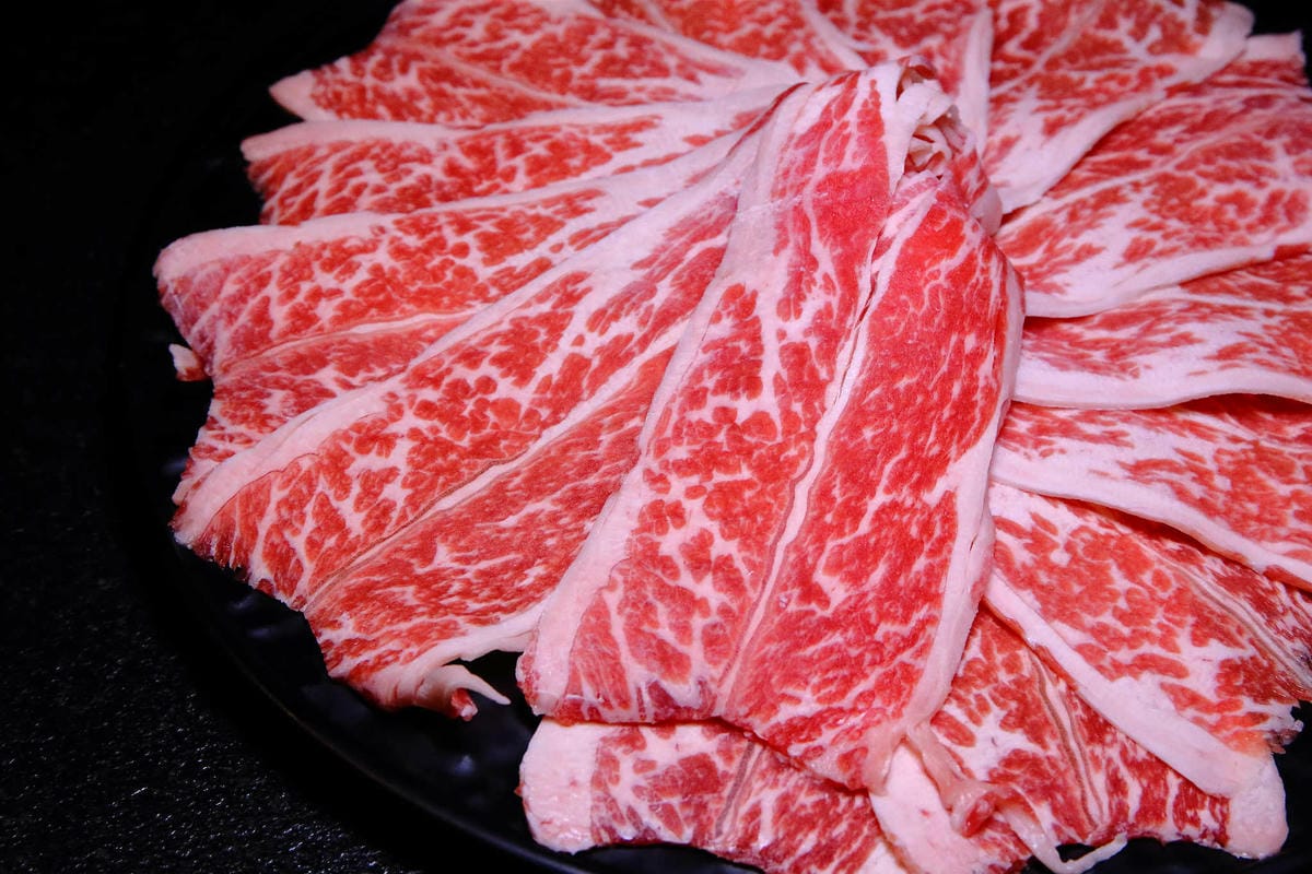 【食。板橋】東華川府重慶老火鍋〜正宗傳統重慶麻辣火鍋。重慶老師傅秘製鍋底，湯底麻、辣、鮮、香，怕辣的也敢吃！