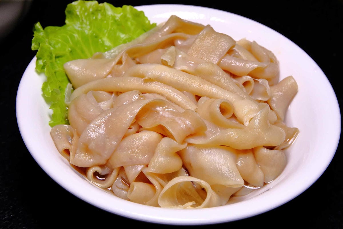 【食。板橋】東華川府重慶老火鍋〜正宗傳統重慶麻辣火鍋。重慶老師傅秘製鍋底，湯底麻、辣、鮮、香，怕辣的也敢吃！