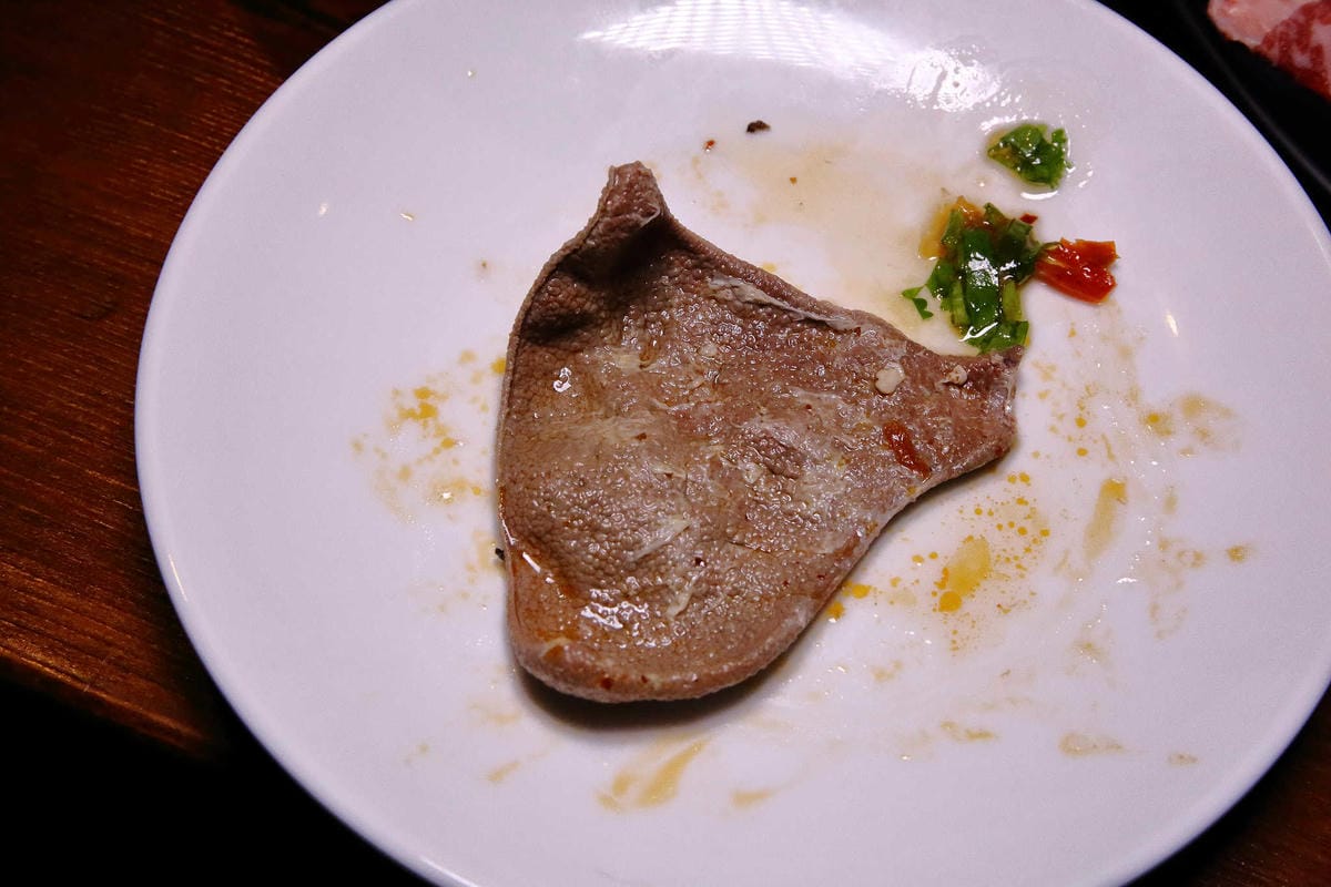 【食。板橋】東華川府重慶老火鍋〜正宗傳統重慶麻辣火鍋。重慶老師傅秘製鍋底，湯底麻、辣、鮮、香，怕辣的也敢吃！