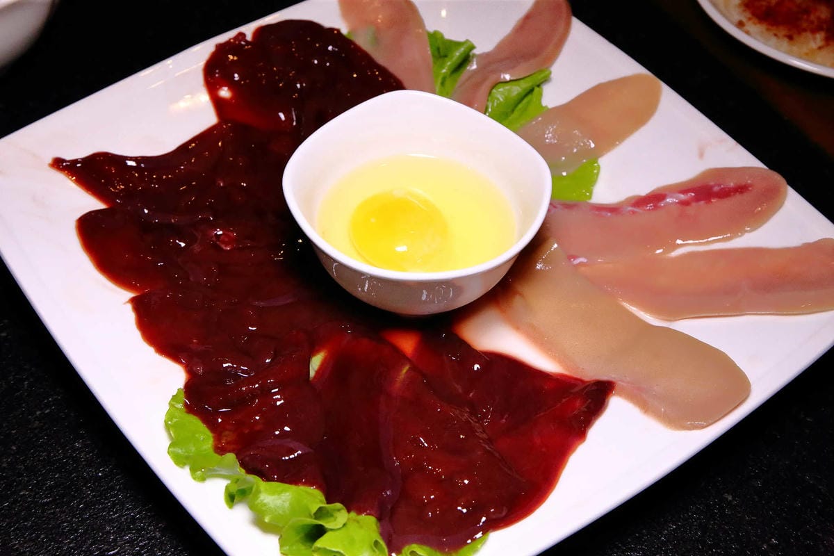 【食。板橋】東華川府重慶老火鍋〜正宗傳統重慶麻辣火鍋。重慶老師傅秘製鍋底，湯底麻、辣、鮮、香，怕辣的也敢吃！