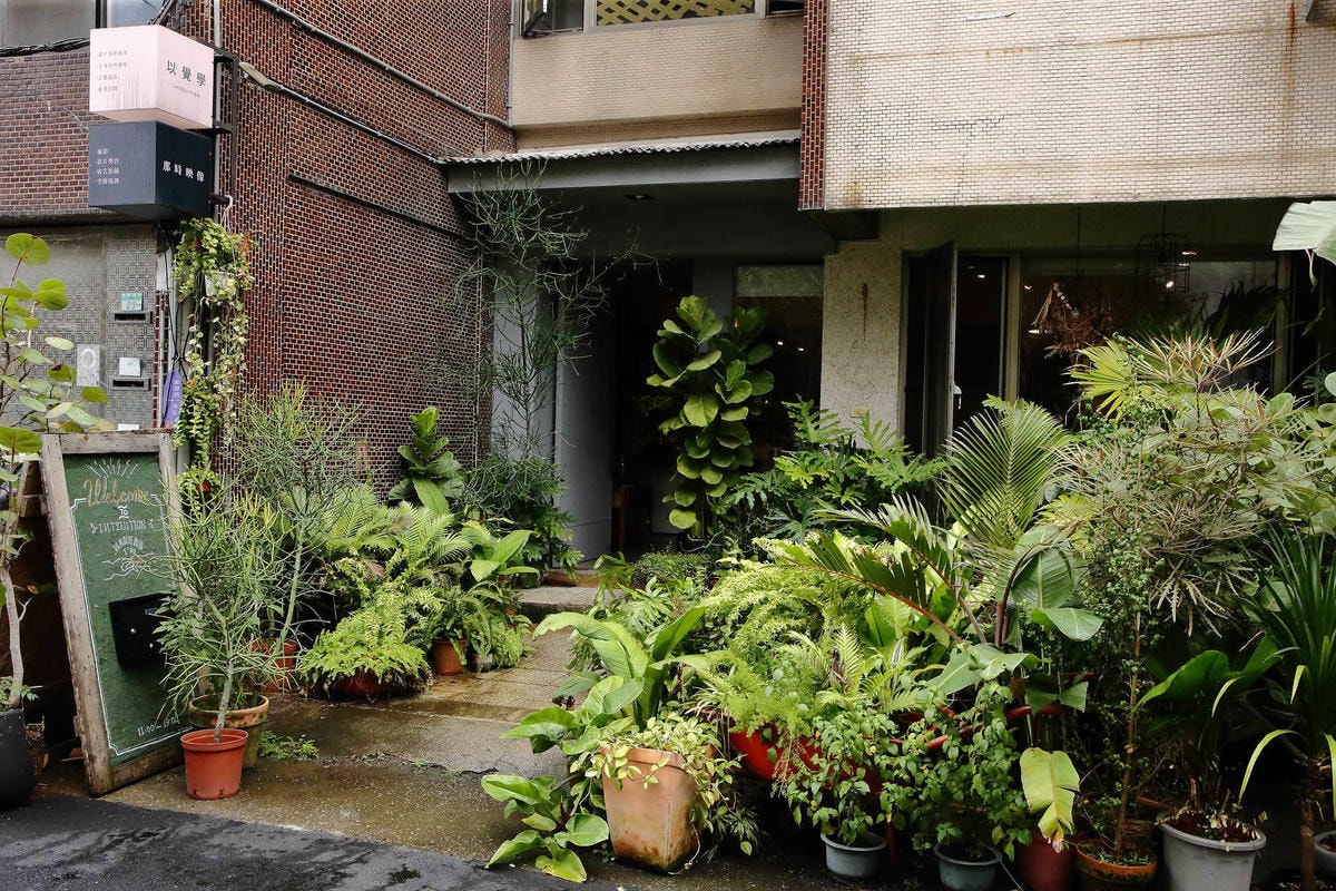 【台北親子手作DIY】以覺學 intzuition 金工實驗室〜當代金工首飾創作 / 手作教學 / 工藝設計選品。獨特的創作體驗,只屬於你的專屬皮件金工