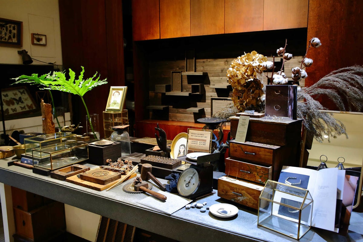 【台北親子手作DIY】以覺學 intzuition 金工實驗室〜當代金工首飾創作 / 手作教學 / 工藝設計選品。獨特的創作體驗,只屬於你的專屬皮件金工