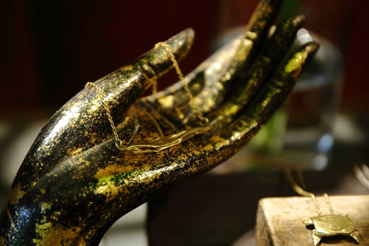 【台北親子手作DIY】以覺學 intzuition 金工實驗室〜當代金工首飾創作 / 手作教學 / 工藝設計選品。獨特的創作體驗,只屬於你的專屬皮件金工