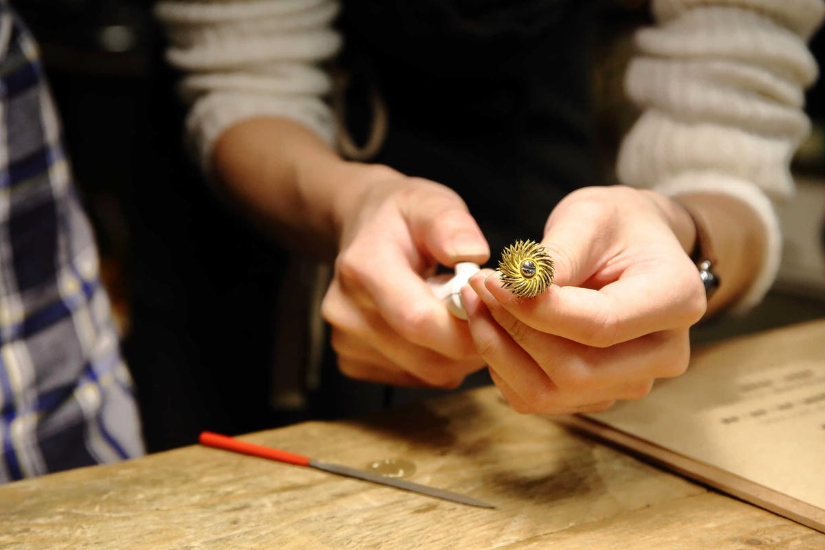 【台北親子手作DIY】以覺學 intzuition 金工實驗室〜當代金工首飾創作 / 手作教學 / 工藝設計選品。獨特的創作體驗,只屬於你的專屬皮件金工