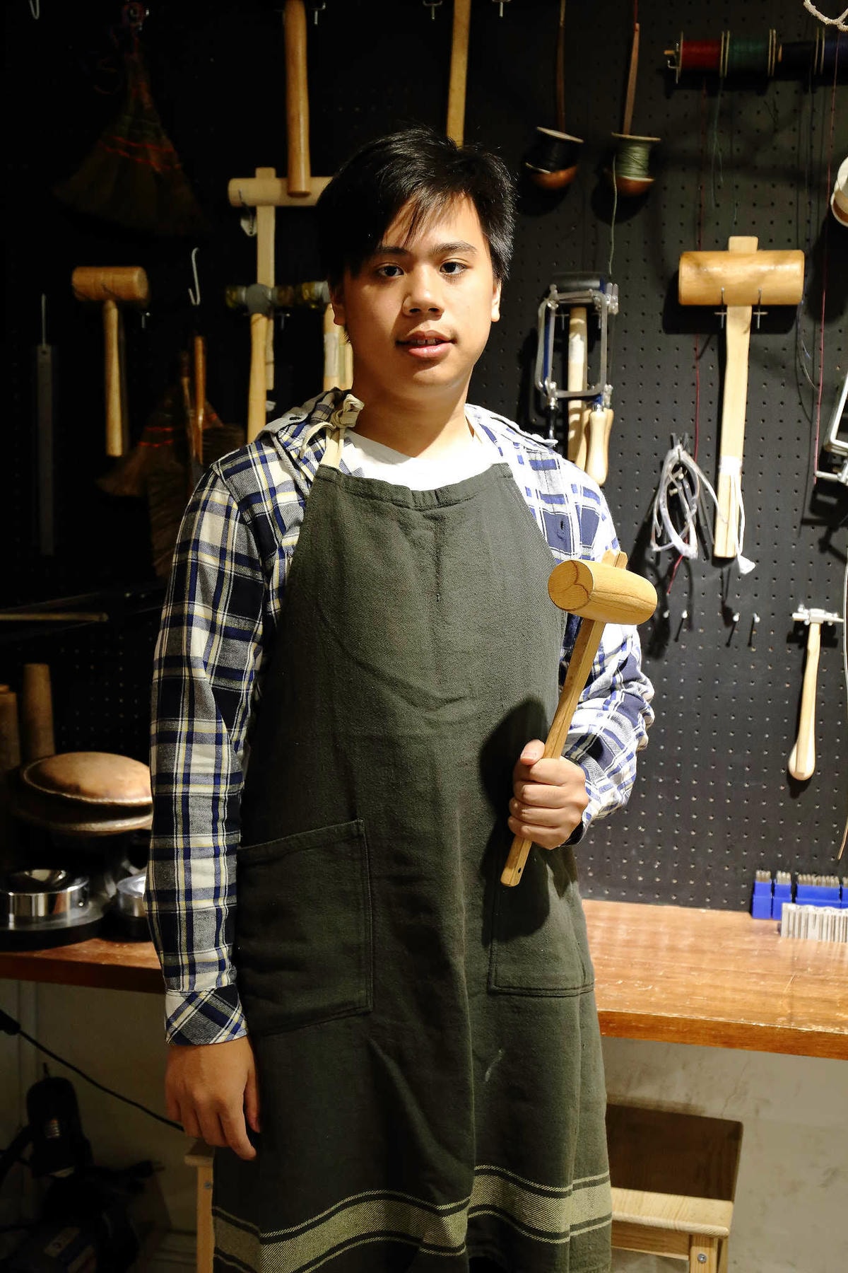 【台北親子手作DIY】以覺學 intzuition 金工實驗室〜當代金工首飾創作 / 手作教學 / 工藝設計選品。獨特的創作體驗,只屬於你的專屬皮件金工