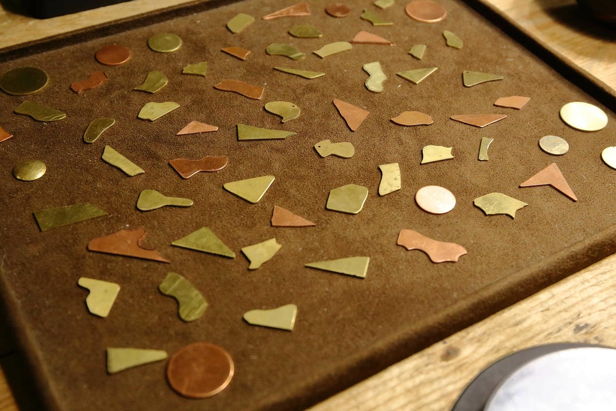 【台北親子手作DIY】以覺學 intzuition 金工實驗室〜當代金工首飾創作 / 手作教學 / 工藝設計選品。獨特的創作體驗,只屬於你的專屬皮件金工