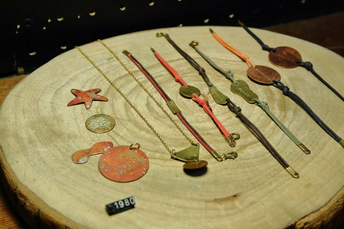 【台北親子手作DIY】以覺學 intzuition 金工實驗室〜當代金工首飾創作 / 手作教學 / 工藝設計選品。獨特的創作體驗,只屬於你的專屬皮件金工