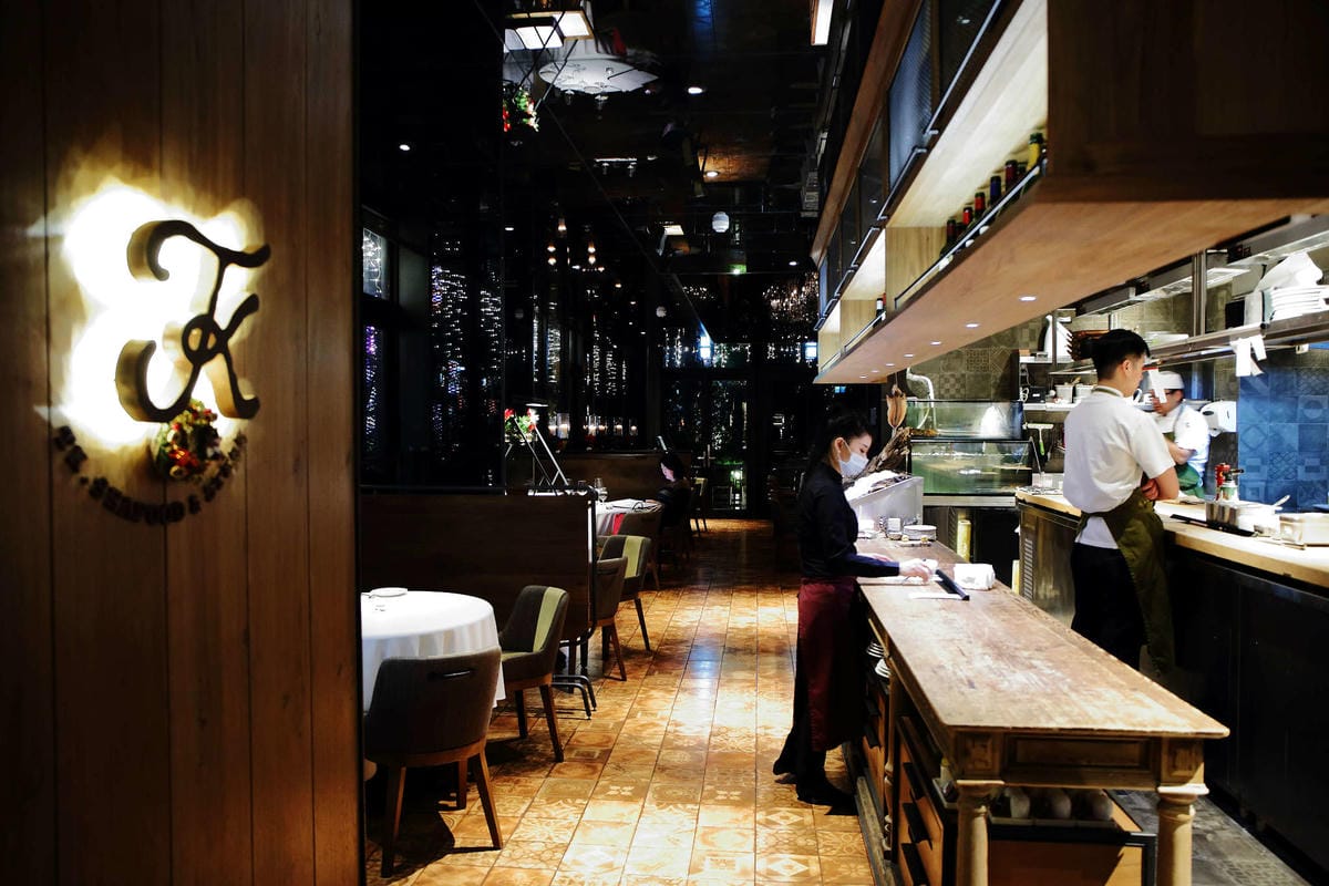 【食。台北】TK SEAFOOD & STEAK〜名不虛傳的低調牛排館，獨家熟成技術頂級美味牛排，高貴不貴，負擔得起的奢華享受