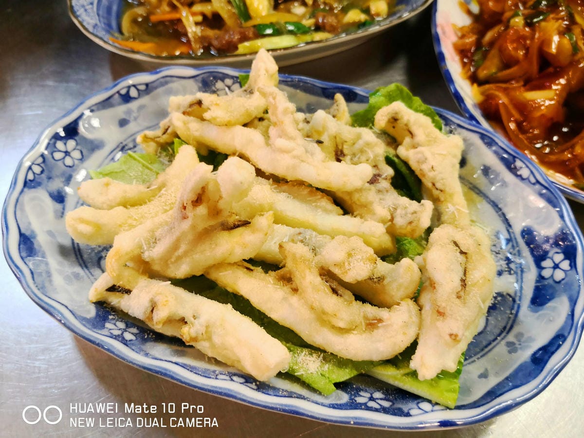 【食。基隆】仁愛市場2樓：延三阿寶(台北大橋頭)〜基隆最好吃的不在廟口！基隆人最愛的市場美食，大碗滿意、CP值超級高