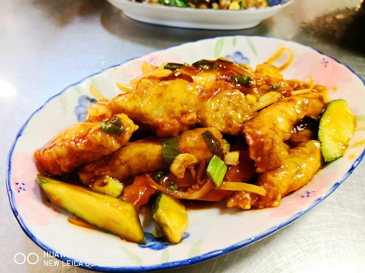 【食。基隆】仁愛市場2樓：延三阿寶(台北大橋頭)〜基隆最好吃的不在廟口！基隆人最愛的市場美食，大碗滿意、CP值超級高