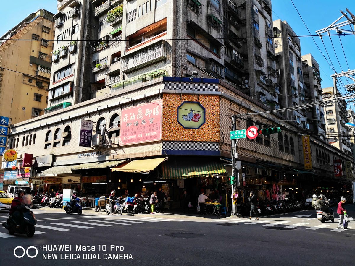 【食。基隆】仁愛市場2樓：延三阿寶(台北大橋頭)〜基隆最好吃的不在廟口！基隆人最愛的市場美食，大碗滿意、CP值超級高